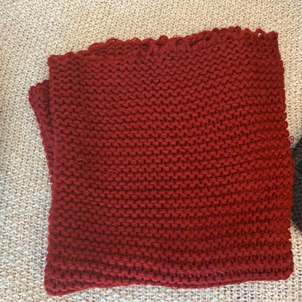 GAP - Knit Bold Red Circle Scarf - Picture 5 of 5